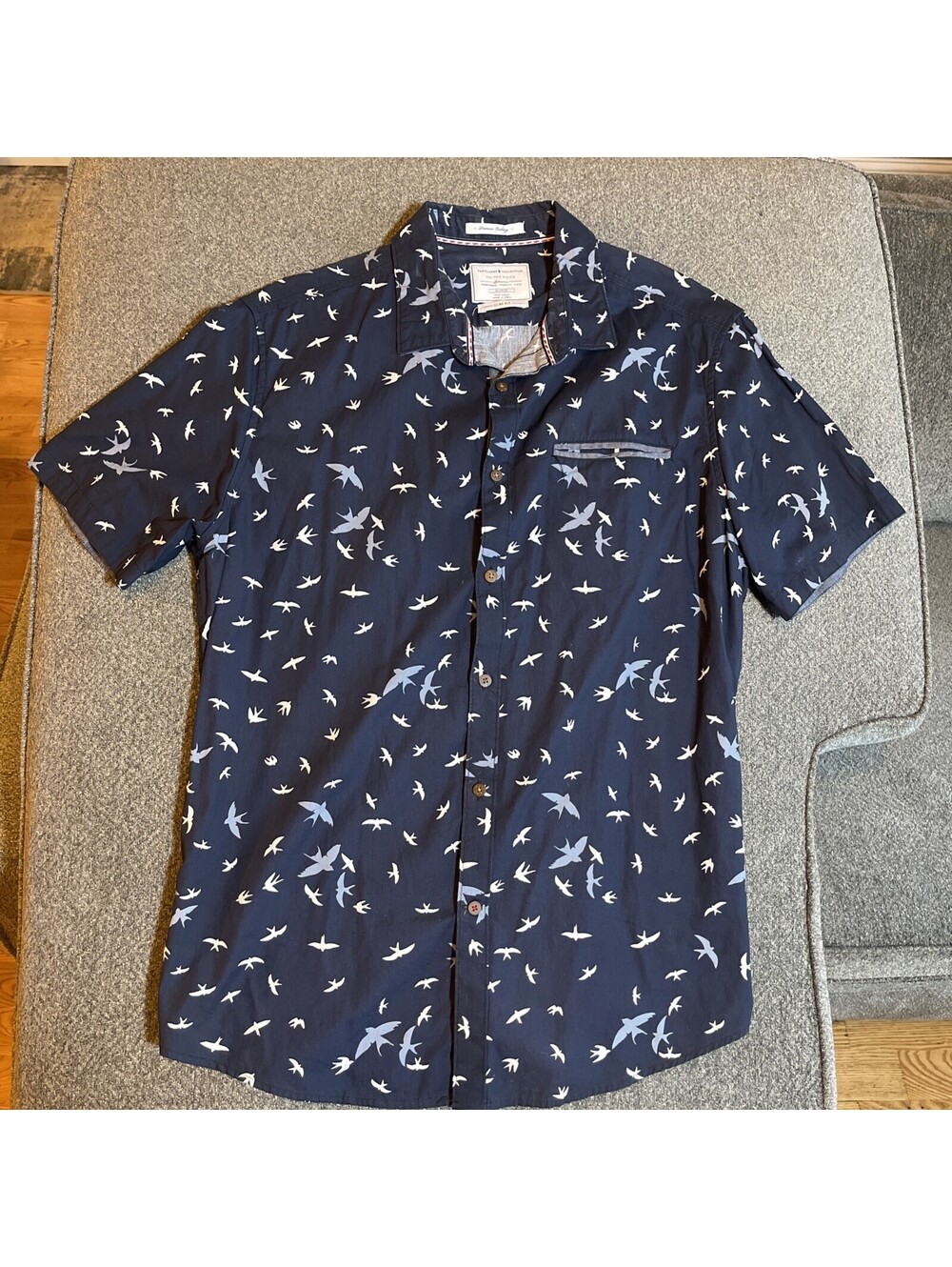 On The Road Men’s Button Up Shirt Large Traveler Collection Birds Print